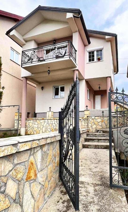 Ema Apartments Плав Екстериор снимка