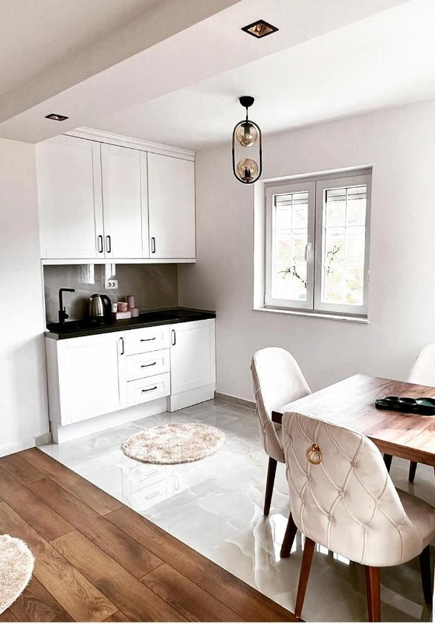 Ema Apartments Плав Екстериор снимка