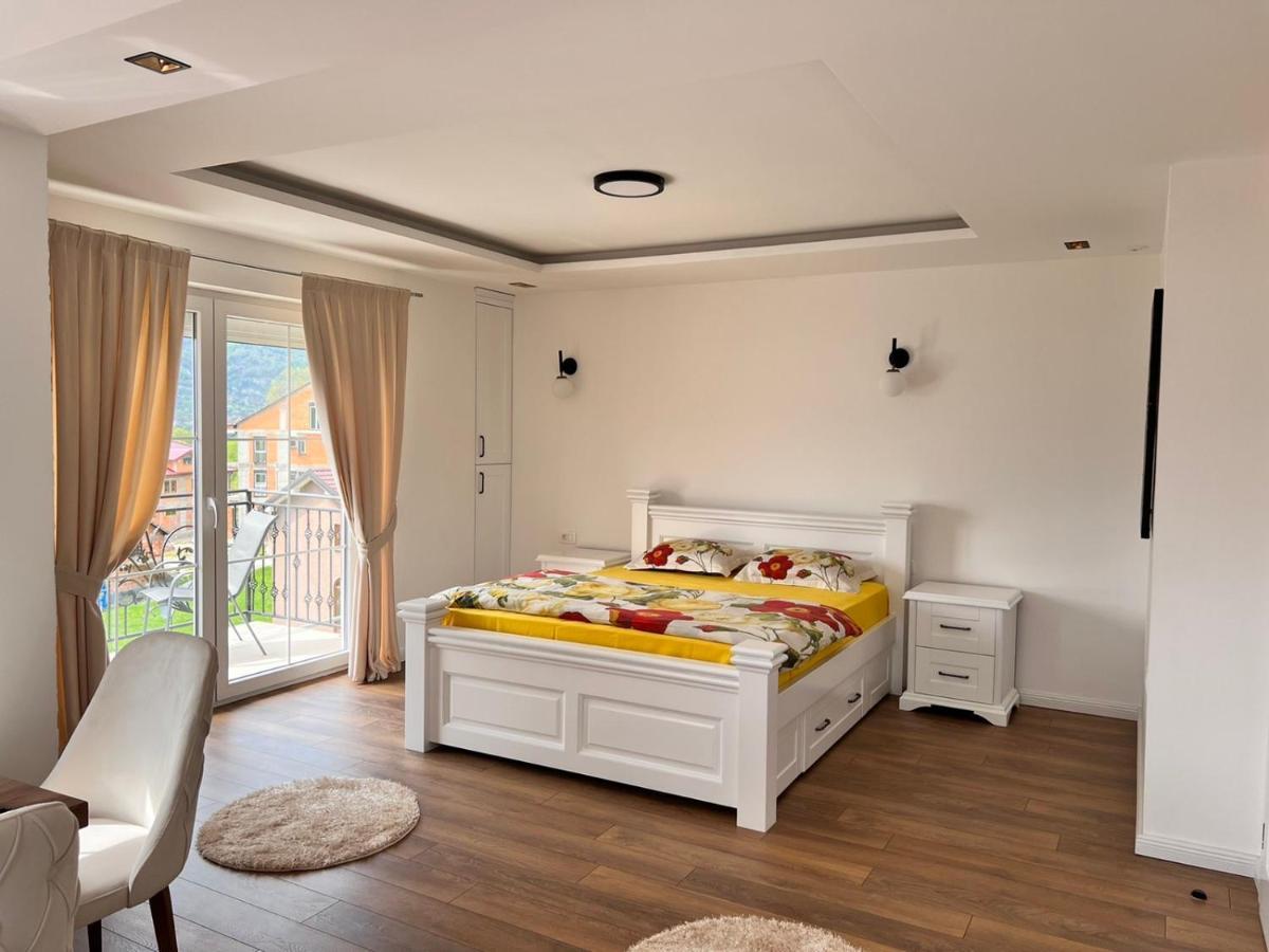 Ema Apartments Плав Екстериор снимка