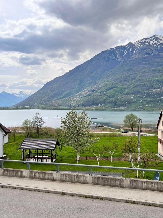 Ema Apartments Плав Екстериор снимка