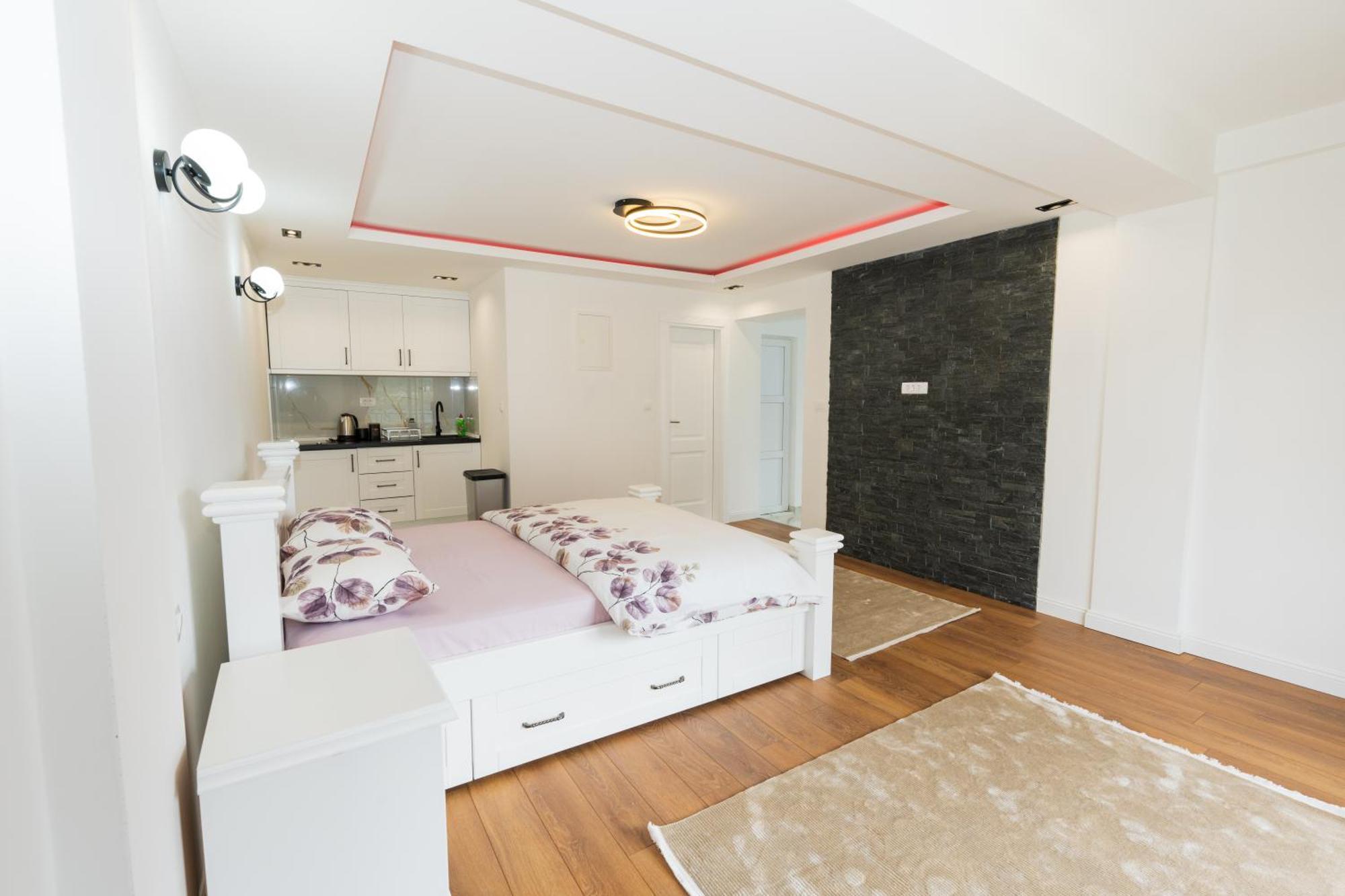 Ema Apartments Плав Екстериор снимка