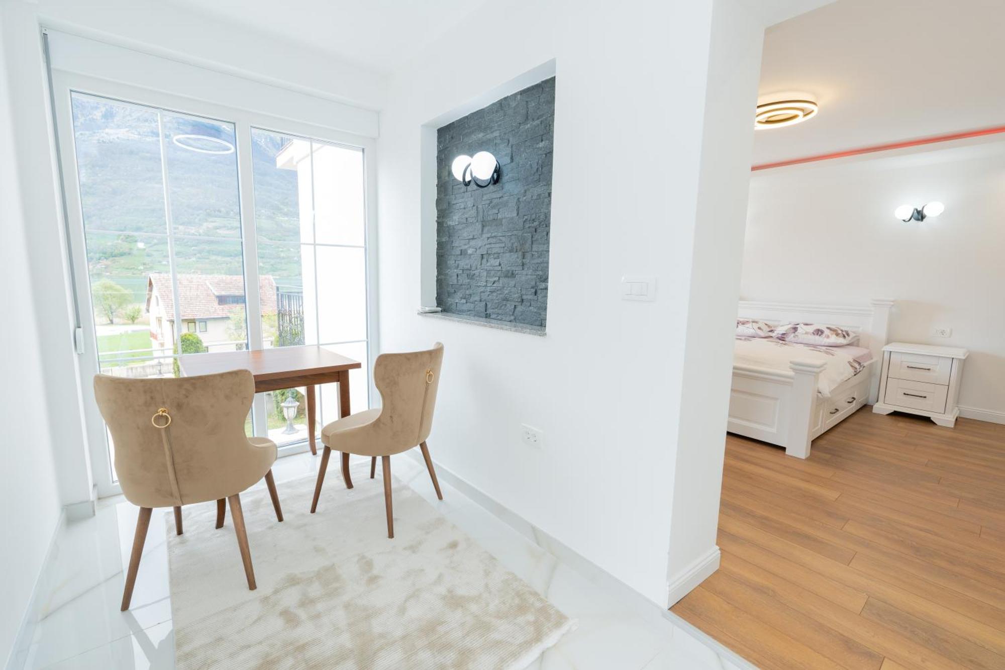 Ema Apartments Плав Екстериор снимка