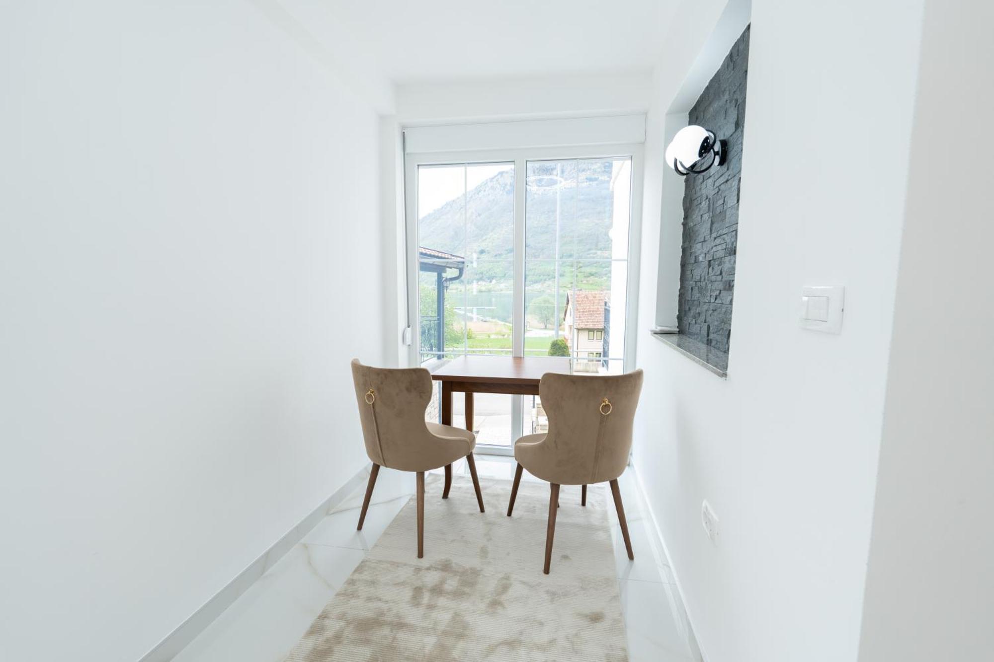 Ema Apartments Плав Екстериор снимка