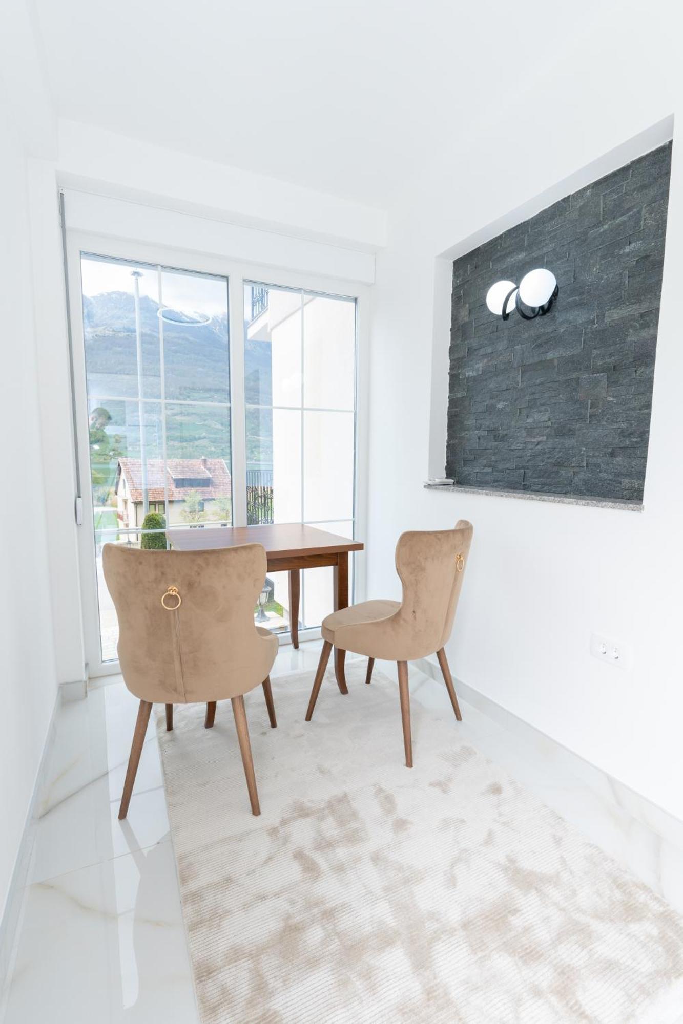 Ema Apartments Плав Екстериор снимка